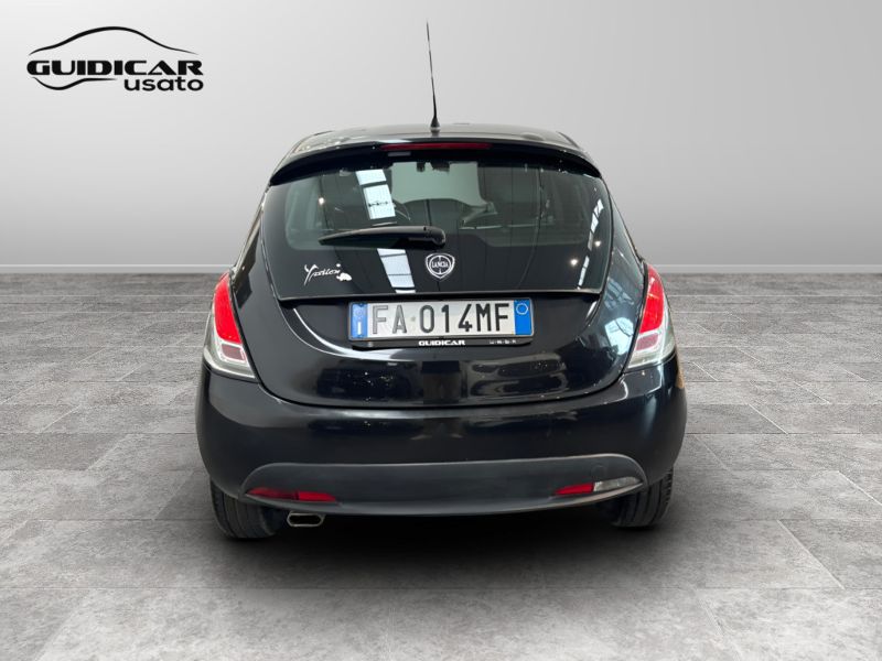 GuidiCar - LANCIA Ypsilon 2015 Ypsilon 1.2 8v Elefantino ecochic Gpl 69cv my14 Usato