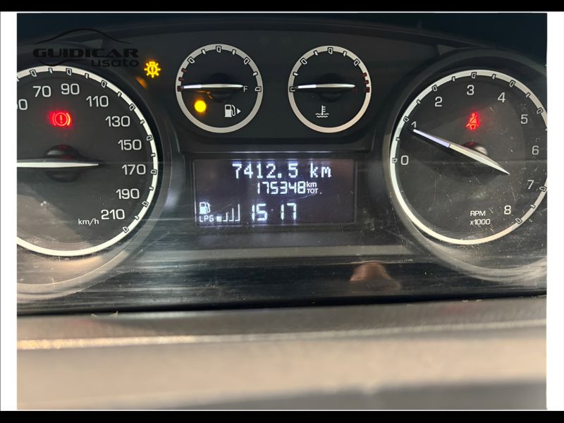 GuidiCar - LANCIA Ypsilon 2015 Ypsilon 1.2 8v Elefantino ecochic Gpl 69cv my14 Usato