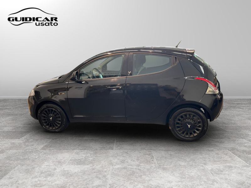 GuidiCar - LANCIA Ypsilon 2015 Ypsilon 1.2 8v Elefantino ecochic Gpl 69cv my14 Usato