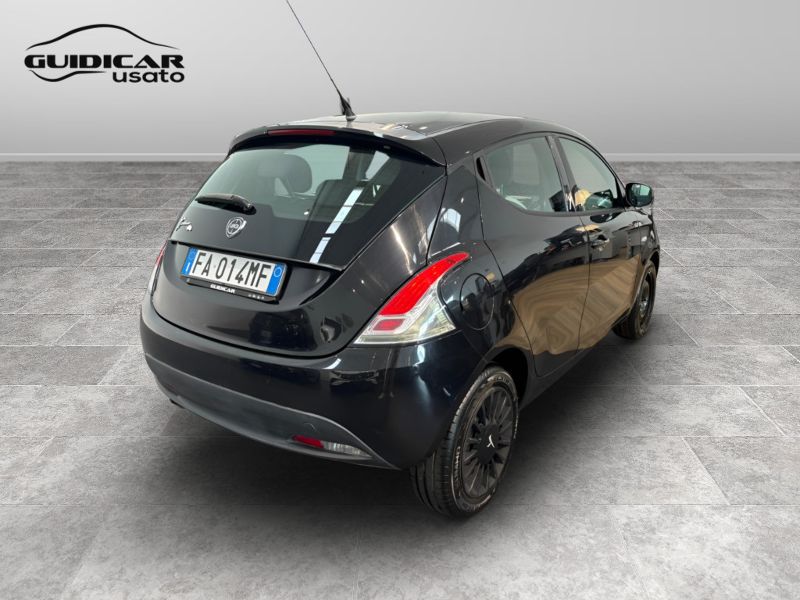 GuidiCar - LANCIA Ypsilon 2015 Ypsilon 1.2 8v Elefantino ecochic Gpl 69cv my14 Usato