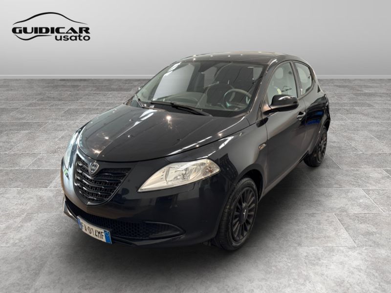 GuidiCar - LANCIA Ypsilon 2015 Ypsilon 1.2 8v Elefantino ecochic Gpl 69cv my14 Usato
