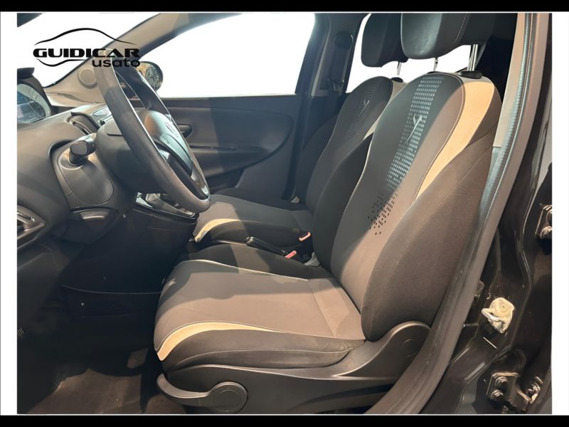 GuidiCar - LANCIA Ypsilon 2015 Ypsilon 1.2 8v Elefantino ecochic Gpl 69cv my14 Usato