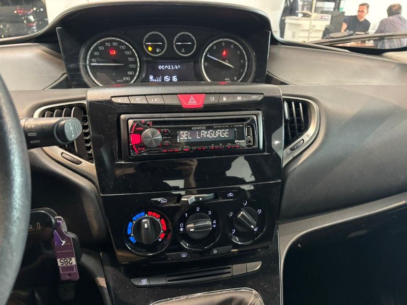 GuidiCar - LANCIA Ypsilon 2015 Ypsilon 1.2 8v Elefantino ecochic Gpl 69cv my14 Usato