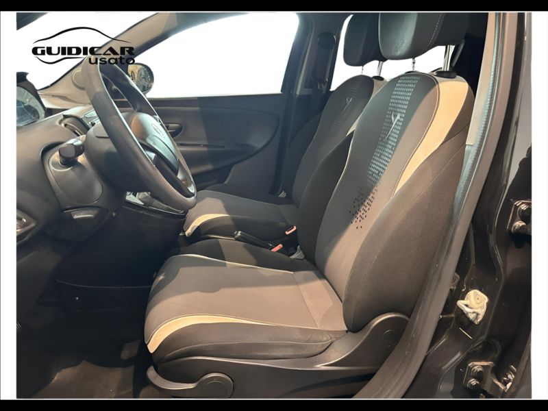 GuidiCar - LANCIA Ypsilon 2015 Ypsilon 1.2 8v Elefantino ecochic Gpl 69cv my14 Usato