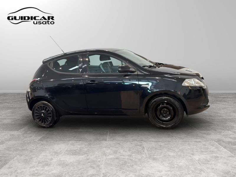 GuidiCar - LANCIA Ypsilon 2015 Ypsilon 1.2 8v Elefantino ecochic Gpl 69cv my14 Usato