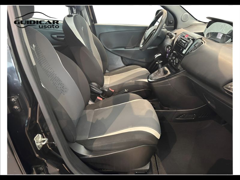 GuidiCar - LANCIA Ypsilon 2015 Ypsilon 1.2 8v Elefantino ecochic Gpl 69cv my14 Usato