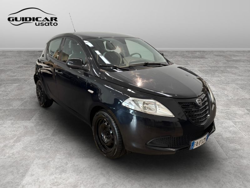 GuidiCar - LANCIA Ypsilon 2015 Ypsilon 1.2 8v Elefantino ecochic Gpl 69cv my14 Usato