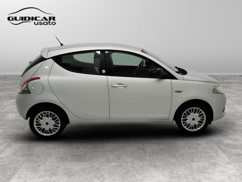 GuidiCar - LANCIA Ypsilon 2017 Ypsilon 1.2 Gold ecochic Gpl 69cv my16 Usato