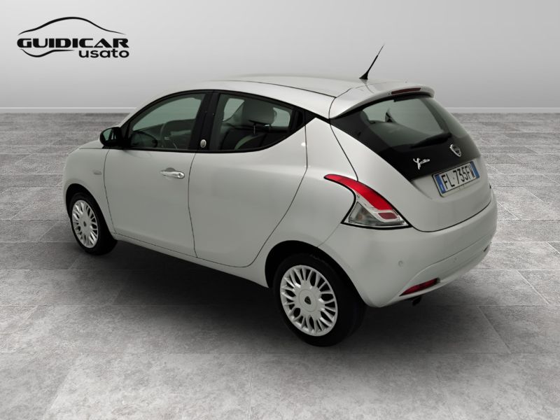 GuidiCar - LANCIA Ypsilon 2017 Ypsilon 1.2 Gold ecochic Gpl 69cv my16 Usato