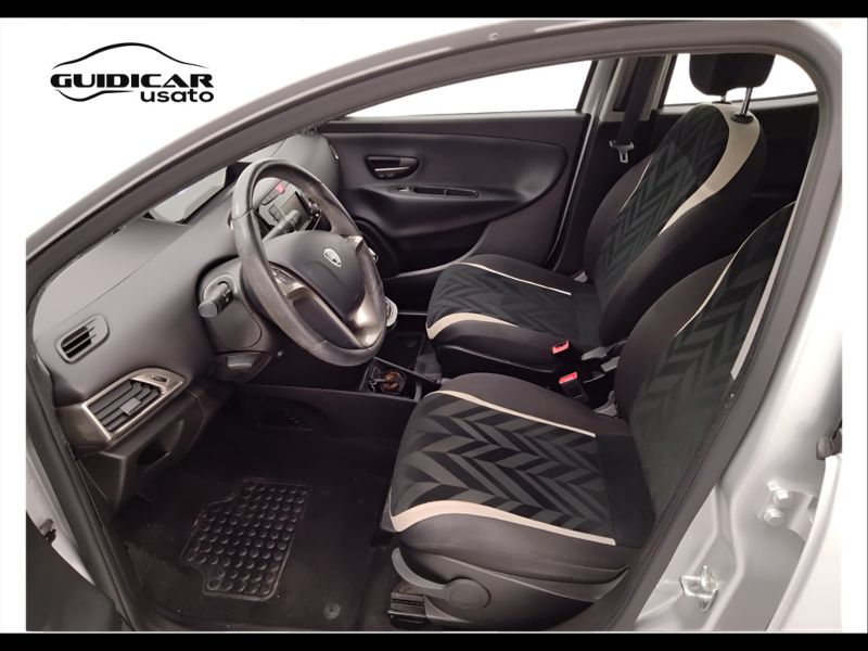 GuidiCar - LANCIA Ypsilon 2017 Ypsilon 1.2 Gold ecochic Gpl 69cv my16 Usato