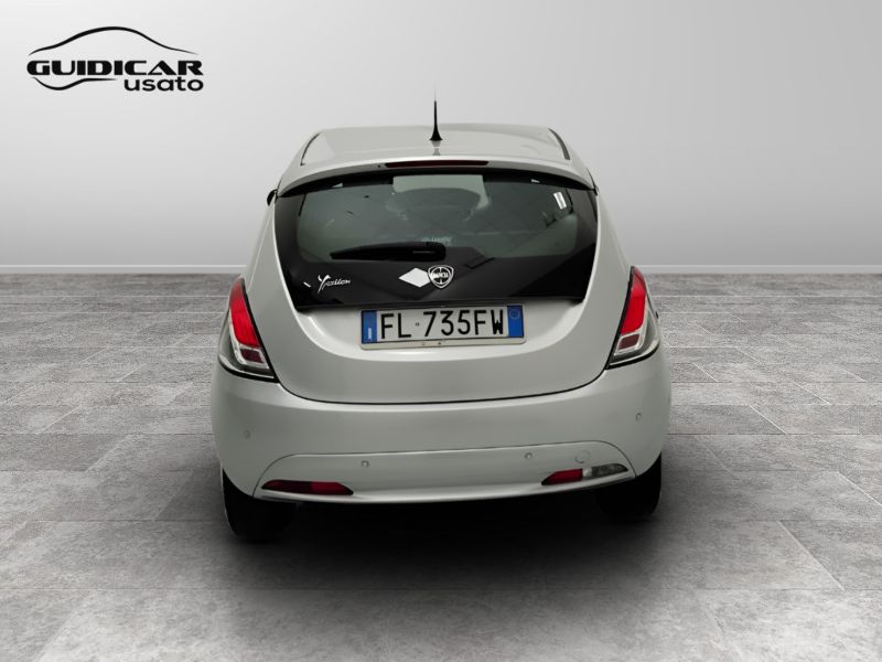 GuidiCar - LANCIA Ypsilon 2017 Ypsilon 1.2 Gold ecochic Gpl 69cv my16 Usato