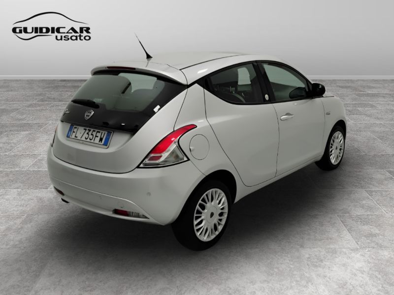 GuidiCar - LANCIA Ypsilon 2017 Ypsilon 1.2 Gold ecochic Gpl 69cv my16 Usato