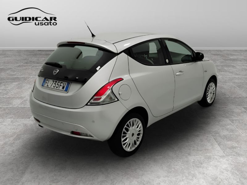 GuidiCar - LANCIA Ypsilon 2017 Ypsilon 1.2 Gold ecochic Gpl 69cv my16 Usato