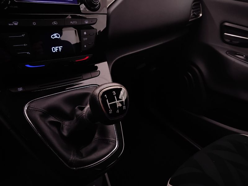 GuidiCar - LANCIA Ypsilon 2016 Ypsilon 1.3 mjt Silver s&s 95cv Usato