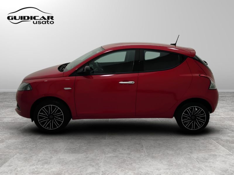 GuidiCar - LANCIA Ypsilon 2023 Ypsilon 1.0 firefly hybrid Gold Plus s&s 70cv 5p.ti Usato