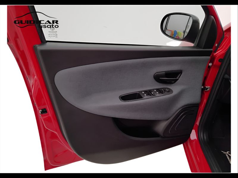 GuidiCar - LANCIA Ypsilon 2023 Ypsilon 1.0 firefly hybrid Gold Plus s&s 70cv 5p.ti Usato