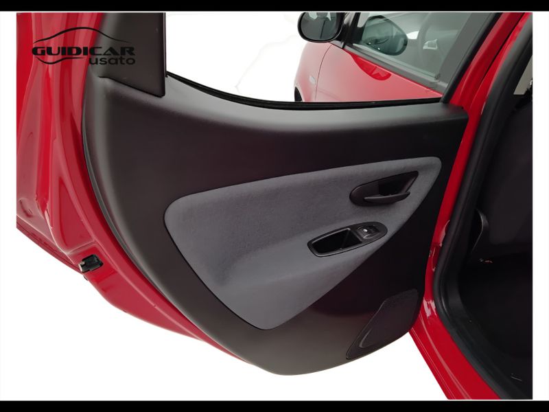 GuidiCar - LANCIA Ypsilon 2023 Ypsilon 1.0 firefly hybrid Gold Plus s&s 70cv 5p.ti Usato
