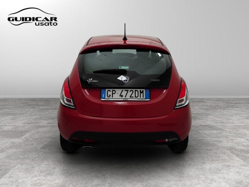 GuidiCar - LANCIA Ypsilon 2023 Ypsilon 1.0 firefly hybrid Gold Plus s&s 70cv 5p.ti Usato