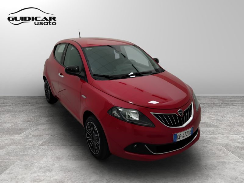 GuidiCar - LANCIA Ypsilon 2023 Ypsilon 1.0 firefly hybrid Gold Plus s&s 70cv 5p.ti Usato