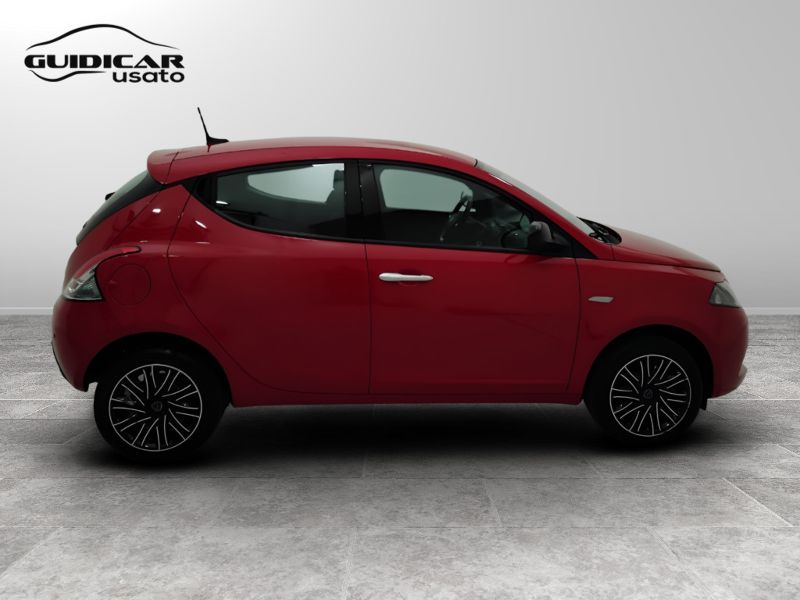 GuidiCar - LANCIA Ypsilon 2023 Ypsilon 1.0 firefly hybrid Gold Plus s&s 70cv 5p.ti Usato