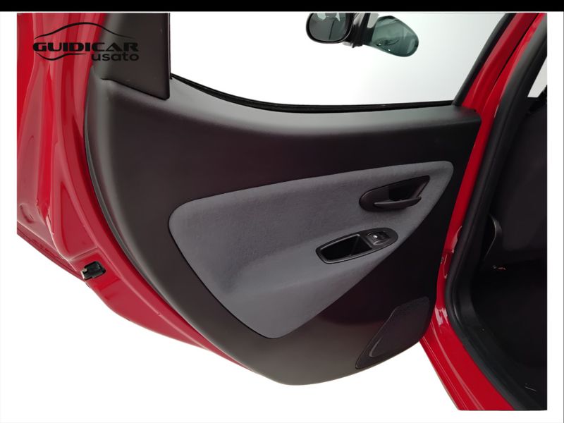 GuidiCar - LANCIA Ypsilon 2023 Ypsilon 1.0 firefly hybrid Gold Plus s&s 70cv 5p.ti Usato