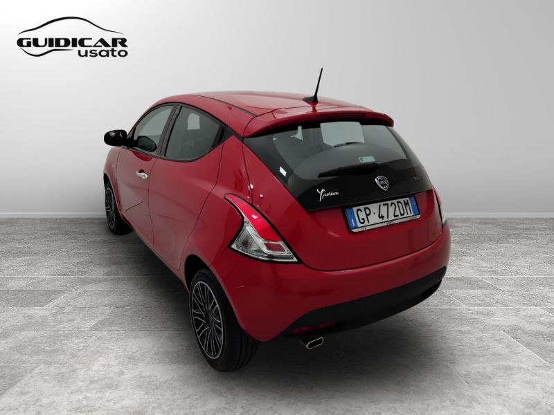 GuidiCar - LANCIA Ypsilon 2023 Ypsilon 1.0 firefly hybrid Gold Plus s&s 70cv 5p.ti Usato