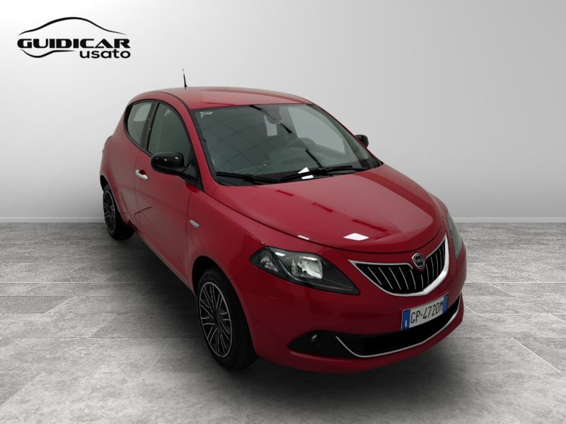 GuidiCar - LANCIA Ypsilon 2023 Ypsilon 1.0 firefly hybrid Gold Plus s&s 70cv 5p.ti Usato