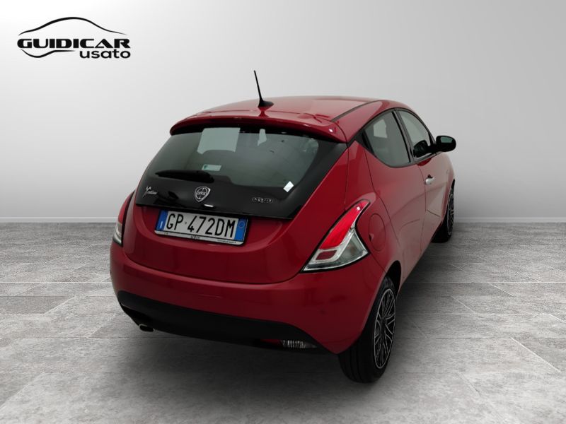GuidiCar - LANCIA Ypsilon 2023 Ypsilon 1.0 firefly hybrid Gold Plus s&s 70cv 5p.ti Usato