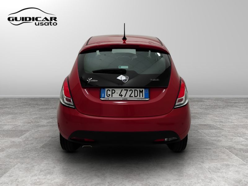 GuidiCar - LANCIA Ypsilon 2023 Ypsilon 1.0 firefly hybrid Gold Plus s&s 70cv 5p.ti Usato