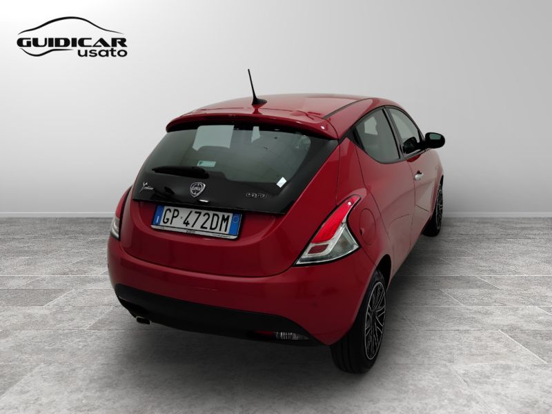 GuidiCar - LANCIA Ypsilon 2023 Ypsilon 1.0 firefly hybrid Gold Plus s&s 70cv 5p.ti Usato