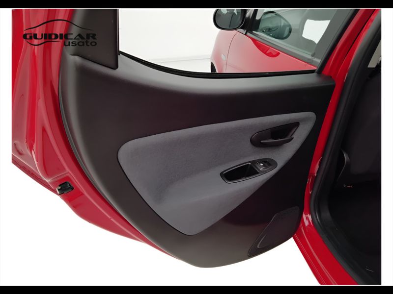 GuidiCar - LANCIA Ypsilon 2023 Ypsilon 1.0 firefly hybrid Gold Plus s&s 70cv 5p.ti Usato