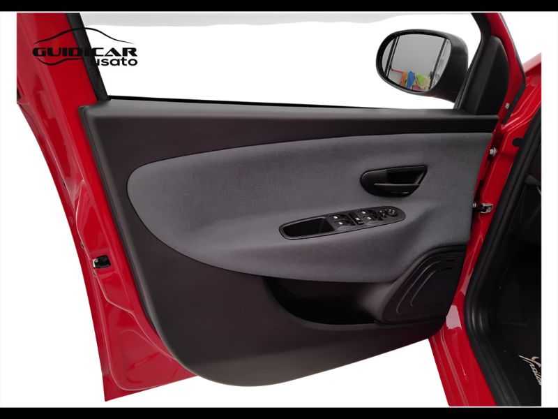 GuidiCar - LANCIA Ypsilon 2023 Ypsilon 1.0 firefly hybrid Gold Plus s&s 70cv 5p.ti Usato