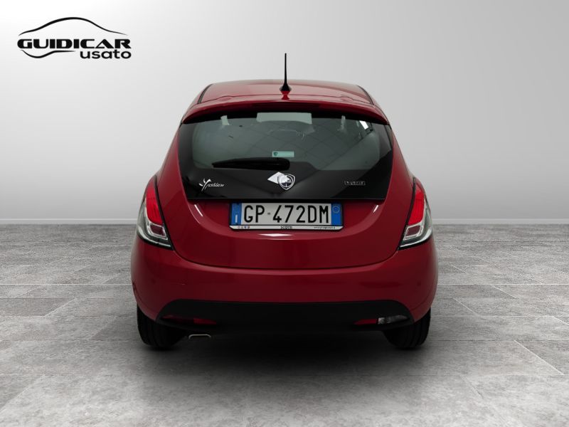 GuidiCar - LANCIA Ypsilon 2023 Ypsilon 1.0 firefly hybrid Gold Plus s&s 70cv 5p.ti Usato