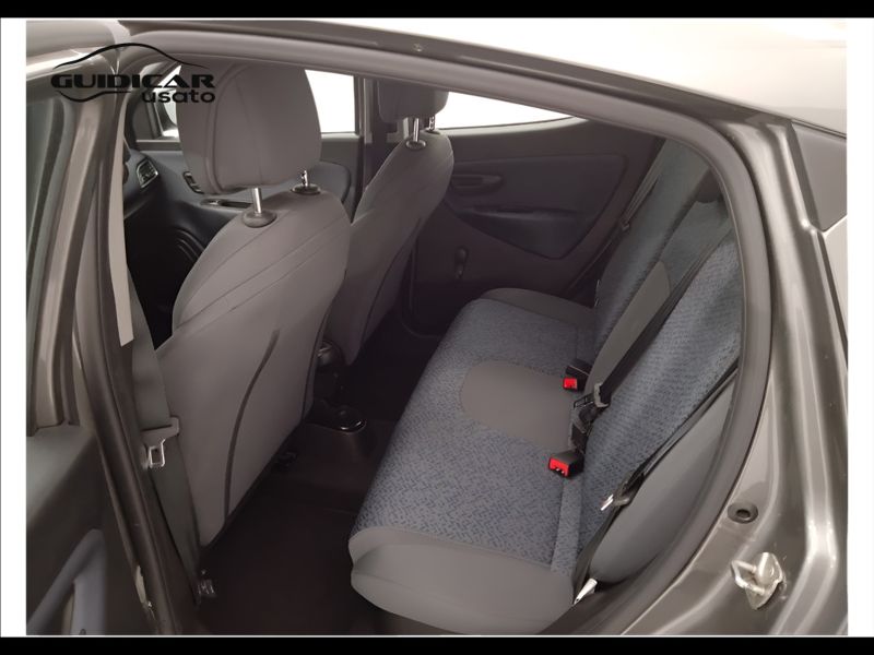 GuidiCar - LANCIA Ypsilon 2023 Ypsilon 1.0 firefly hybrid Gold s&s 70cv 5p.ti Usato