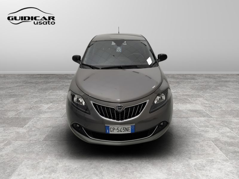 GuidiCar - LANCIA Ypsilon 2023 Ypsilon 1.0 firefly hybrid Gold s&s 70cv 5p.ti Usato