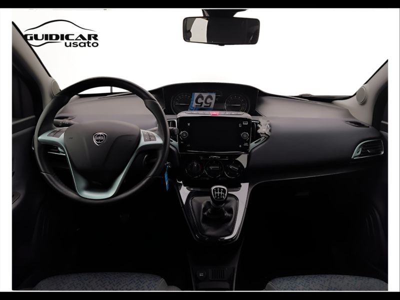 GuidiCar - LANCIA Ypsilon 2023 Ypsilon 1.0 firefly hybrid Gold s&s 70cv 5p.ti Usato