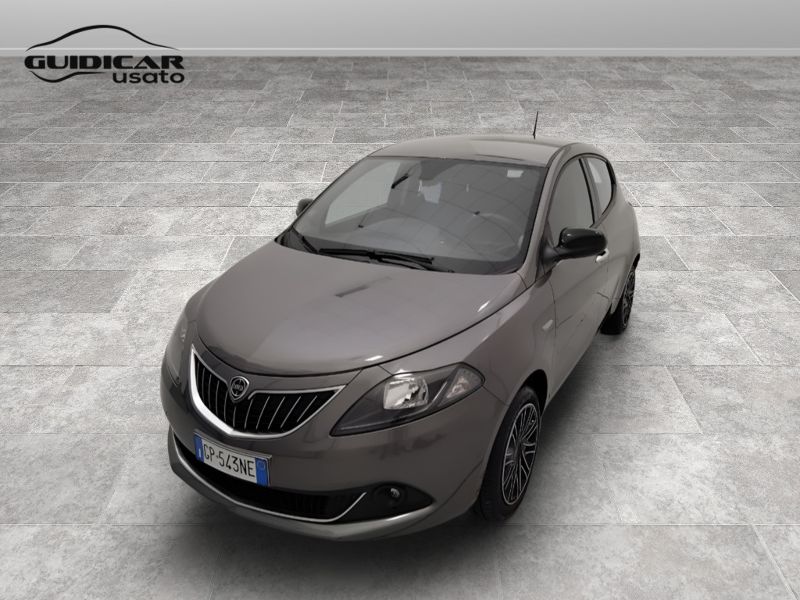 GuidiCar - LANCIA Ypsilon 2023 Ypsilon 1.0 firefly hybrid Gold s&s 70cv 5p.ti Usato