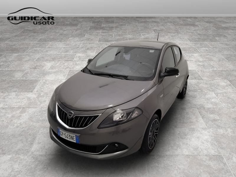 GuidiCar - LANCIA Ypsilon 2023 Ypsilon 1.0 firefly hybrid Gold s&s 70cv 5p.ti Usato