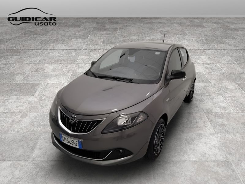 GuidiCar - LANCIA Ypsilon 2023 Ypsilon 1.0 firefly hybrid Gold s&s 70cv 5p.ti Usato