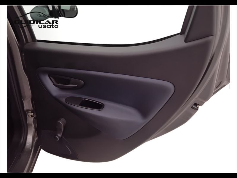 GuidiCar - LANCIA Ypsilon 2023 Ypsilon 1.0 firefly hybrid Gold s&s 70cv 5p.ti Usato