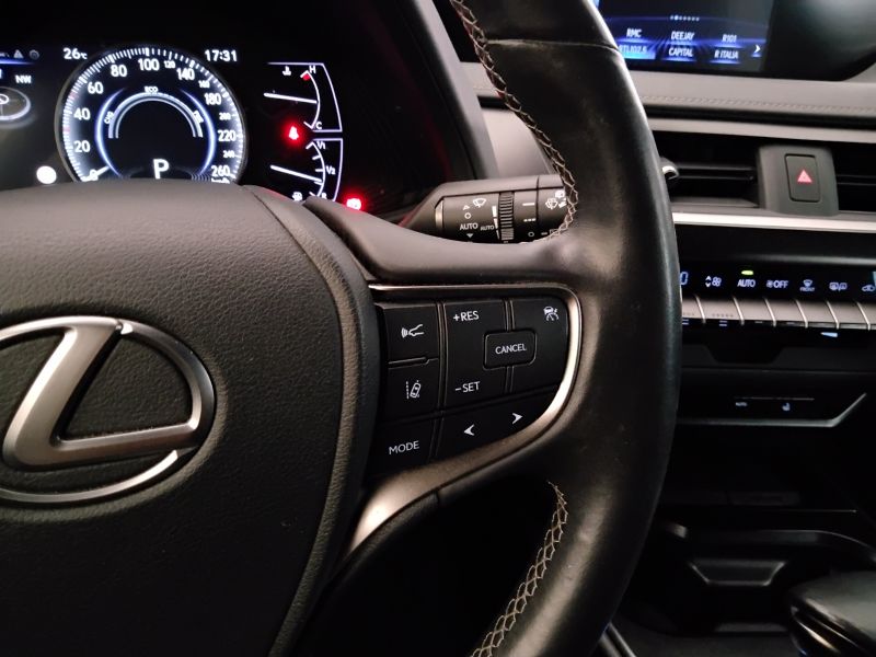 GuidiCar - LEXUS UX 2019 UX 2.0 Executive 2wd cvt Usato