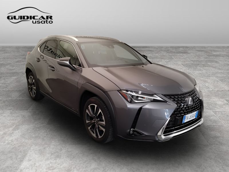 GuidiCar - LEXUS UX 2019 UX 2.0 Executive 2wd cvt Usato