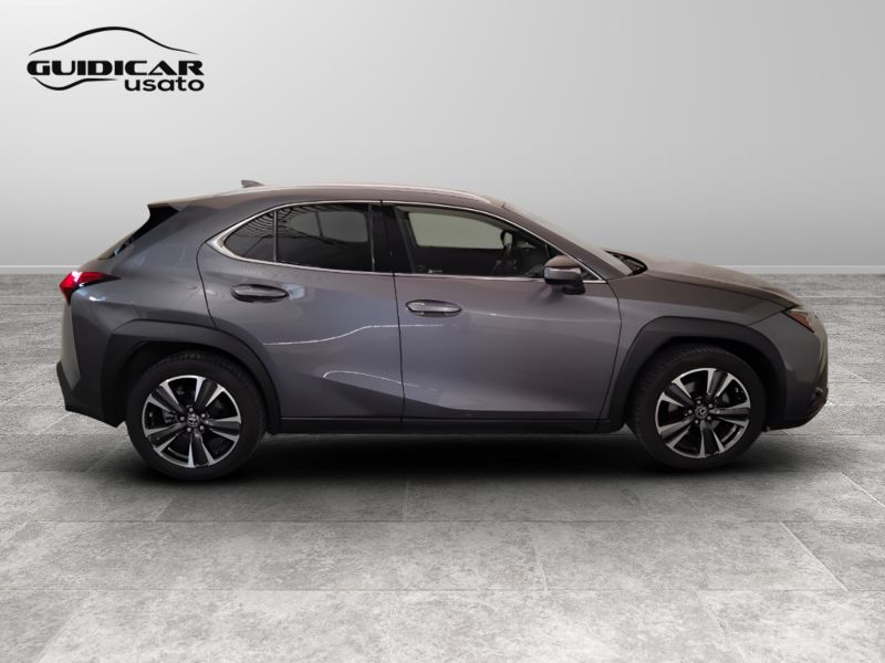 GuidiCar - LEXUS UX 2019 UX 2.0 Executive 2wd cvt Usato