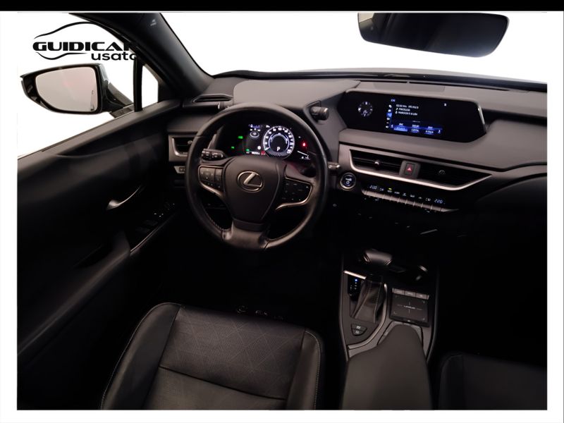 GuidiCar - LEXUS UX 2019 UX 2.0 Executive 2wd cvt Usato