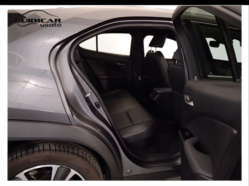GuidiCar - LEXUS UX 2019 UX 2.0 Executive 2wd cvt Usato