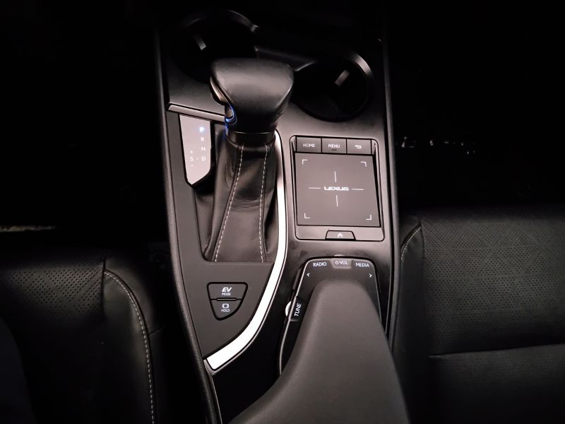 GuidiCar - LEXUS UX 2019 UX 2.0 Executive 2wd cvt Usato