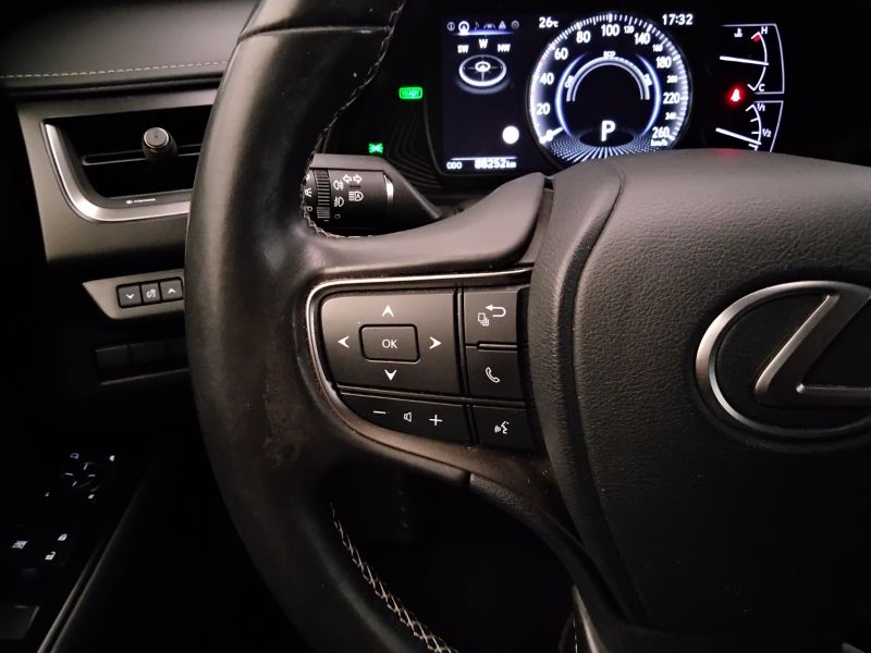 GuidiCar - LEXUS UX 2019 UX 2.0 Executive 2wd cvt Usato