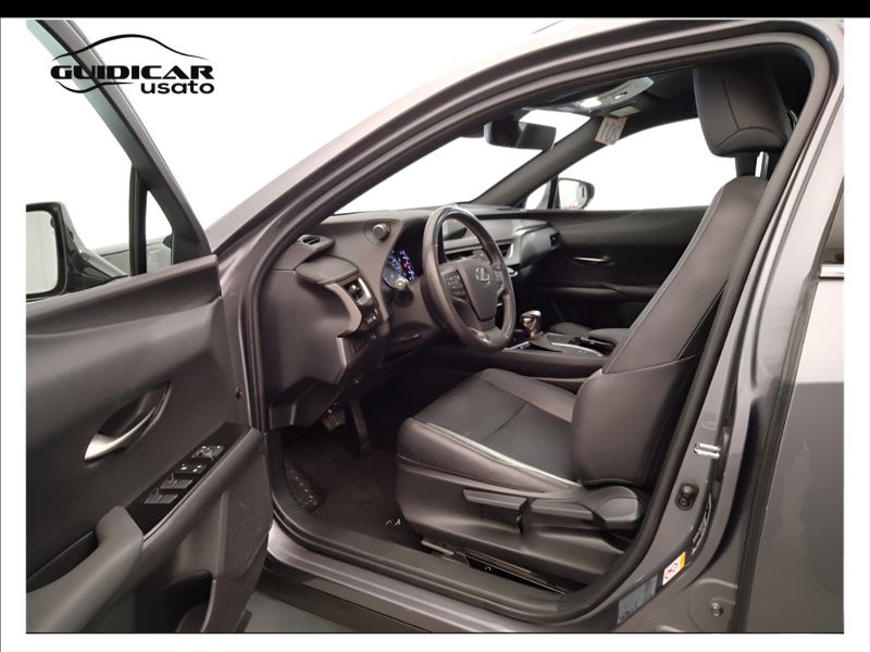 GuidiCar - LEXUS UX 2019 UX 2.0 Executive 2wd cvt Usato