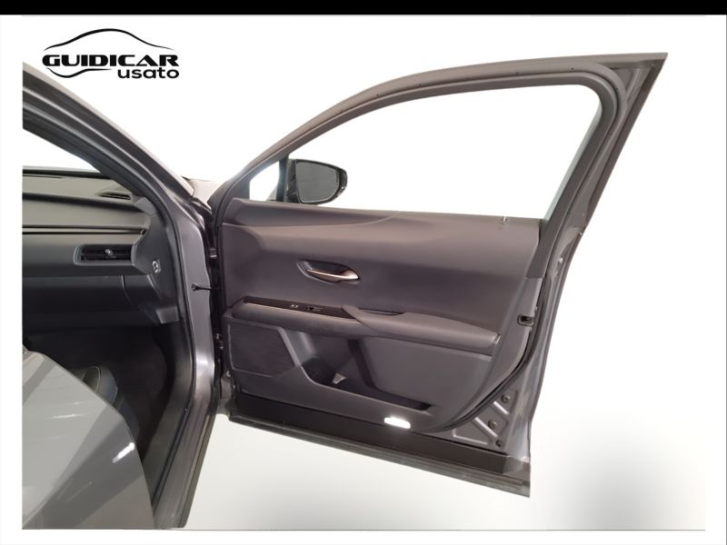 GuidiCar - LEXUS UX 2019 UX 2.0 Executive 2wd cvt Usato
