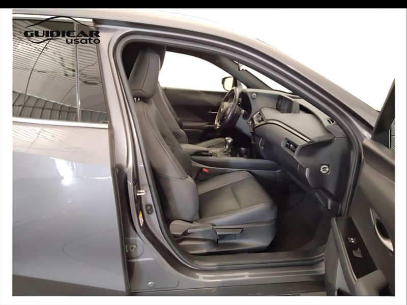GuidiCar - LEXUS UX 2019 UX 2.0 Executive 2wd cvt Usato